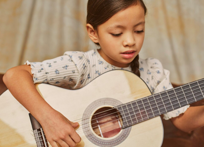 Clase grupal de Mi Guitarra de 5 a 9 años Clase grupal de Mi Guitarra de 5 a 9 años