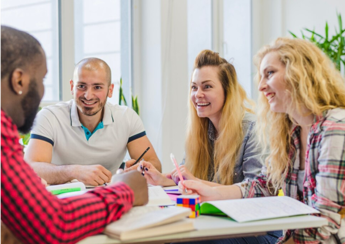 Una sesión de Taller de Orientación Vocacional Una sesión de Taller de Orientación Vocacional